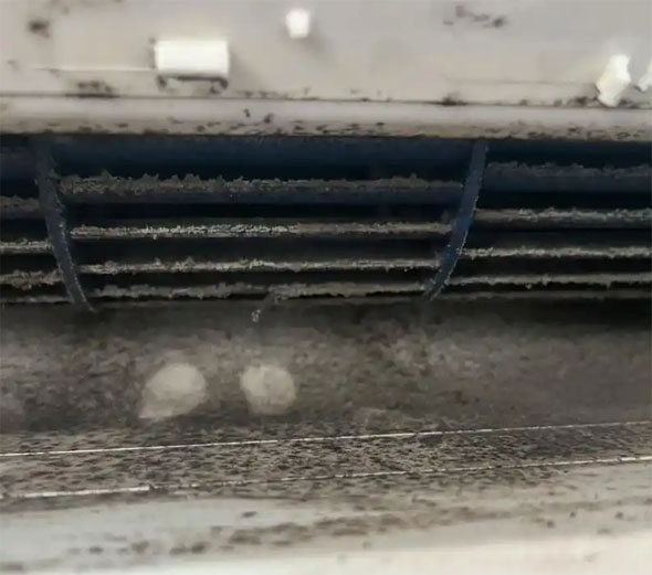 扎赉特旗空调吹的风有股烧焦味是怎么回事